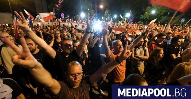 Хиляди поляци участваха в нови протести срещу реформите в съдебната