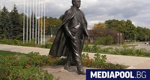 Паметникът на Кобзон в Украйна Първият паметник в Русия на