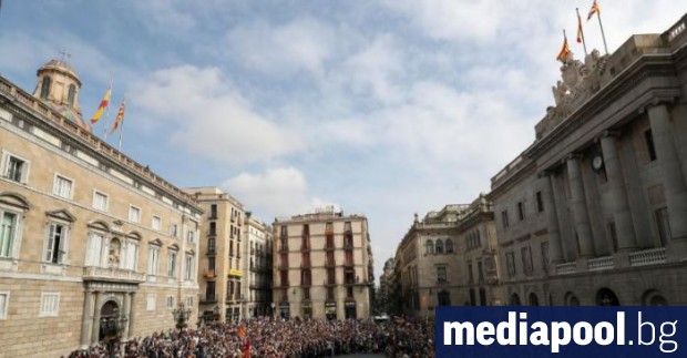 Испанското правителство заплаши с отнемане автономията на Каталуня ако тя