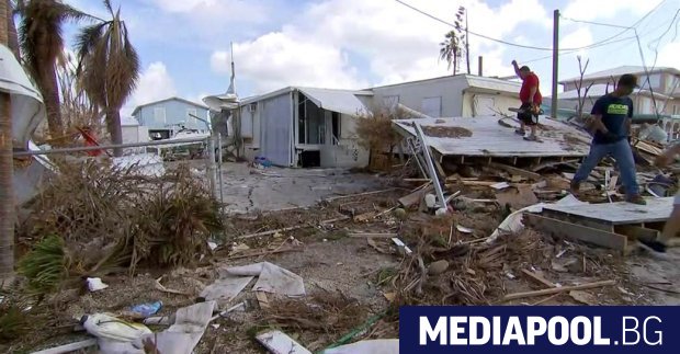 Поне деветима души са загинали при преминаването на урагана Мария