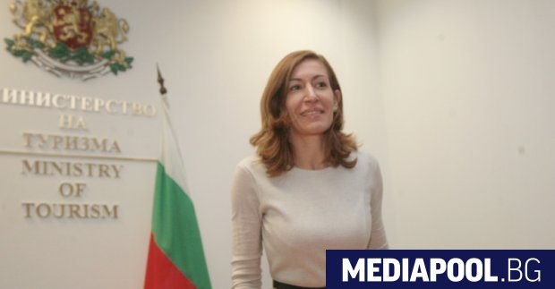 Министърът на туризма Николина Ангелкова Асоциацията на българските туроператори и