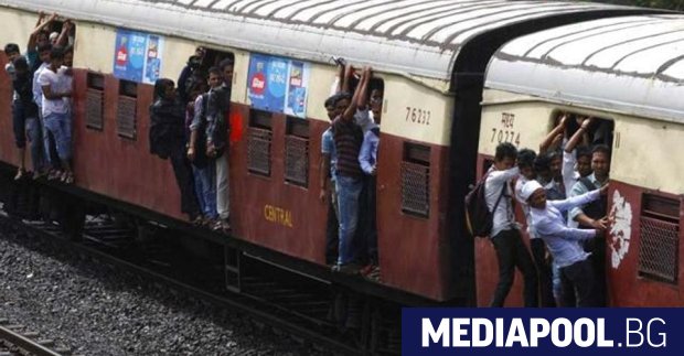 Най малко 22 души са загинали и десетки са ранени