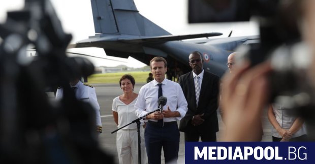 Френският президент Еманюел Макрон посети френската част на опустошения от