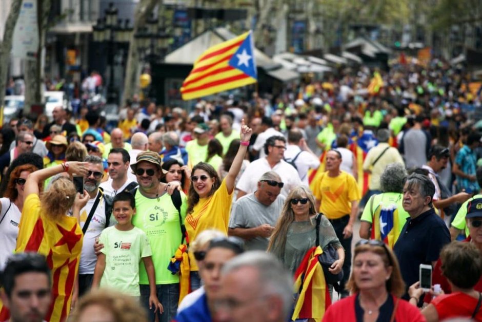 Мащабни демонстрации в Каталуния преди референдума за независимост