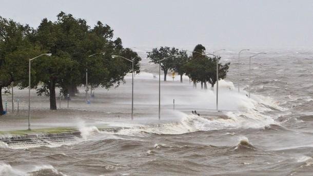 Ураганът Мария се насочва към Карибите