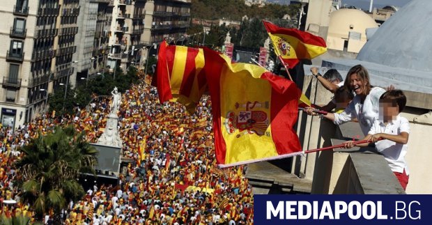 Огромно шествие от хора се събра по улиците на Барселона