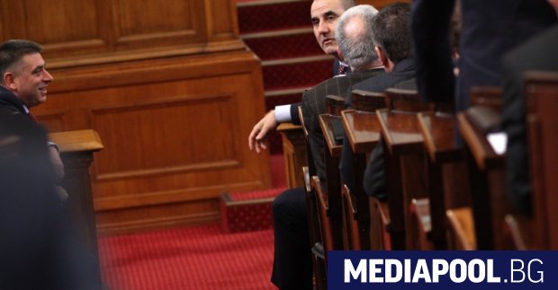 Сн БГНЕС Парламентарната военна комисия отхвърли ветото на президента Румен