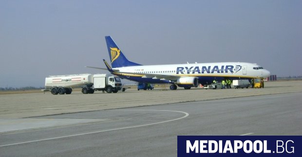 Великобритания изпрати изтребители Тайфун да ескортират самолет на авиокомпания Райънеър,
