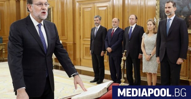 Премиерът Мариано Рахой сн ЕПА БГНЕС Каталунският лидер Карлес Пучдемон не