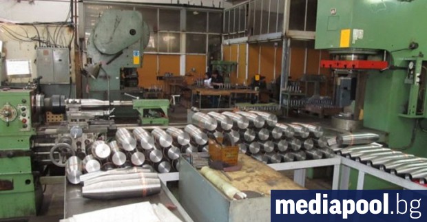 Държавата ще възстанови на Емко прекратените им три договора за