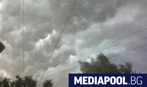 Седем души загинаха вчера в буря която се разрази със