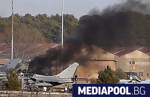 Испански военен самолет се разби след като участва в парада