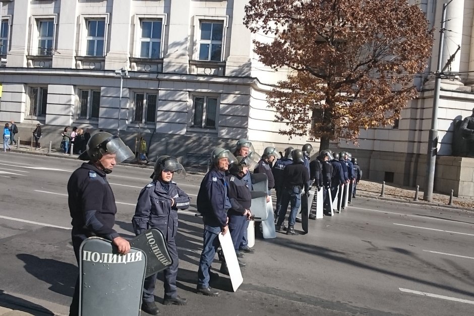 Футболното дерби затвори центъра на София
