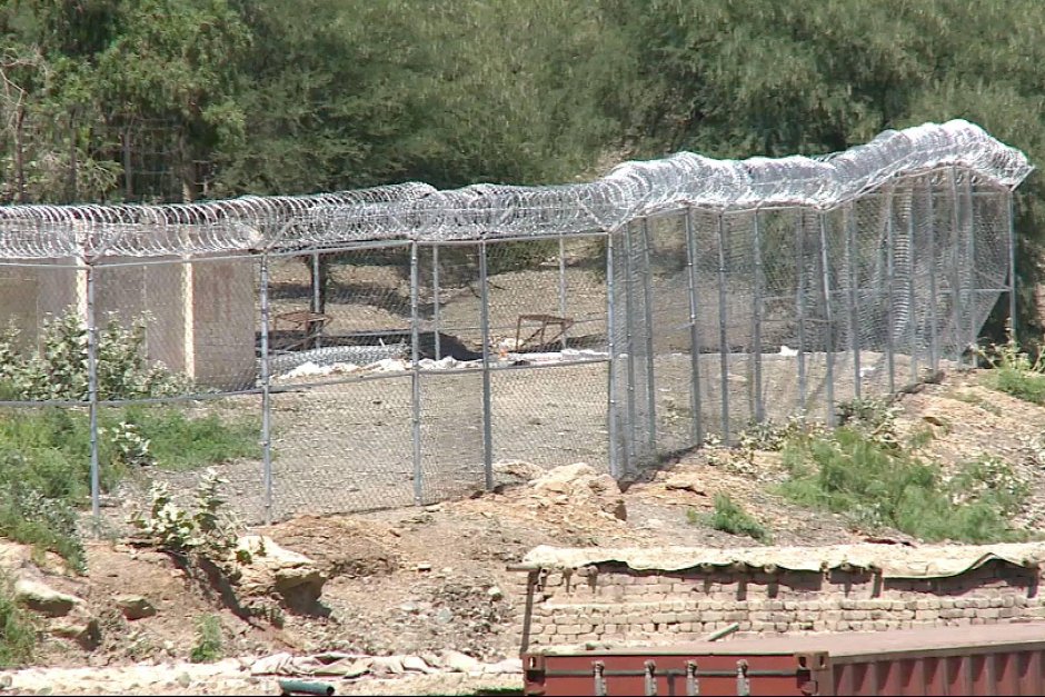 Пакистан издига ограда по границата си с Афганистан