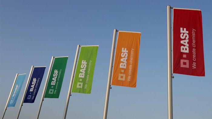 BASF купува съществен дял от бизнеса на "Байер" със семена и хербицид