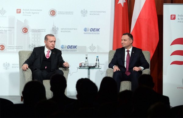 Ердоган е във Варшава на първо посещение в страна от ЕС след опита за преврат