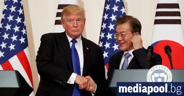 Доналд Тръмп с южнокорейския президент Мун Дже ин в Сеул Американският