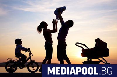 За нормален живот на четиричленно семейство с двама възрастни и