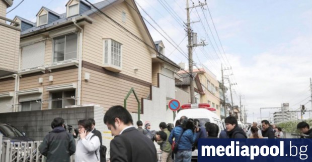 Домът на арестувания заобиколен от журналисти в японския град Дзама