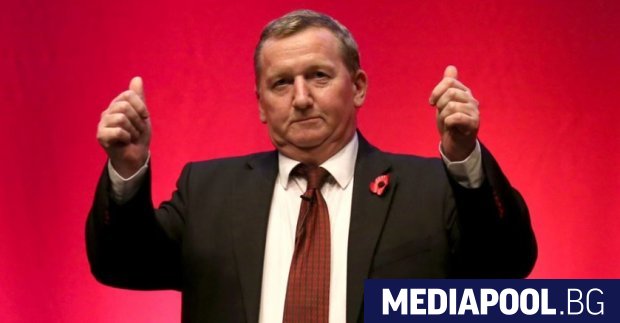 Алекс Роули Лидерът на Лейбъристката партия в Шотландия се оттегли