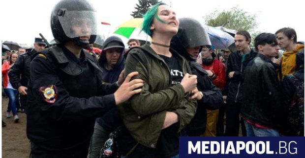 Руската полиция задържа поне 200 активисти събрали се на Манежния