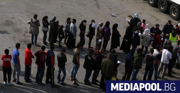 Гръцката полиция попречи на около 200 мигранти и кандидати за