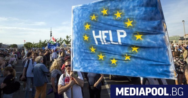 Протест срещу правителството в Будапеща през май 2017 година Шарже