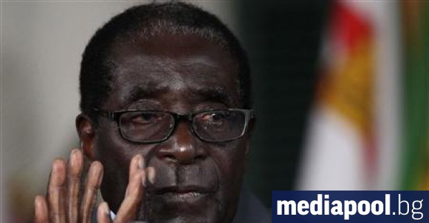 Робърт Мугабе Зимбабве, потънала в тежка икономическа и финансова криза