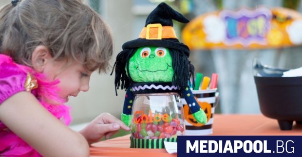 Празнуването на Хелоуин в детските градини училищата и читалищата в