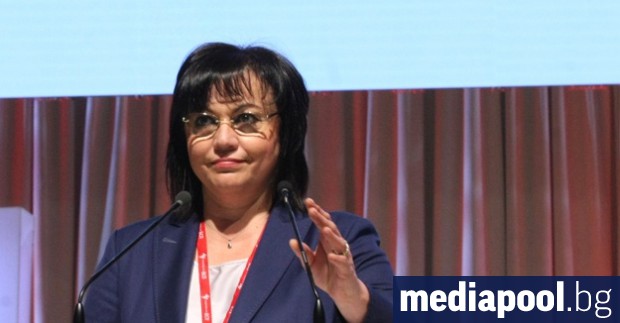 Лидерката на БСП Корнелия Нинова на митинг на СДС в