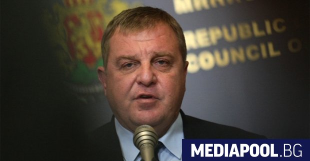 Военният министър Красимир Каракачанов определи отказа на бойните летци да