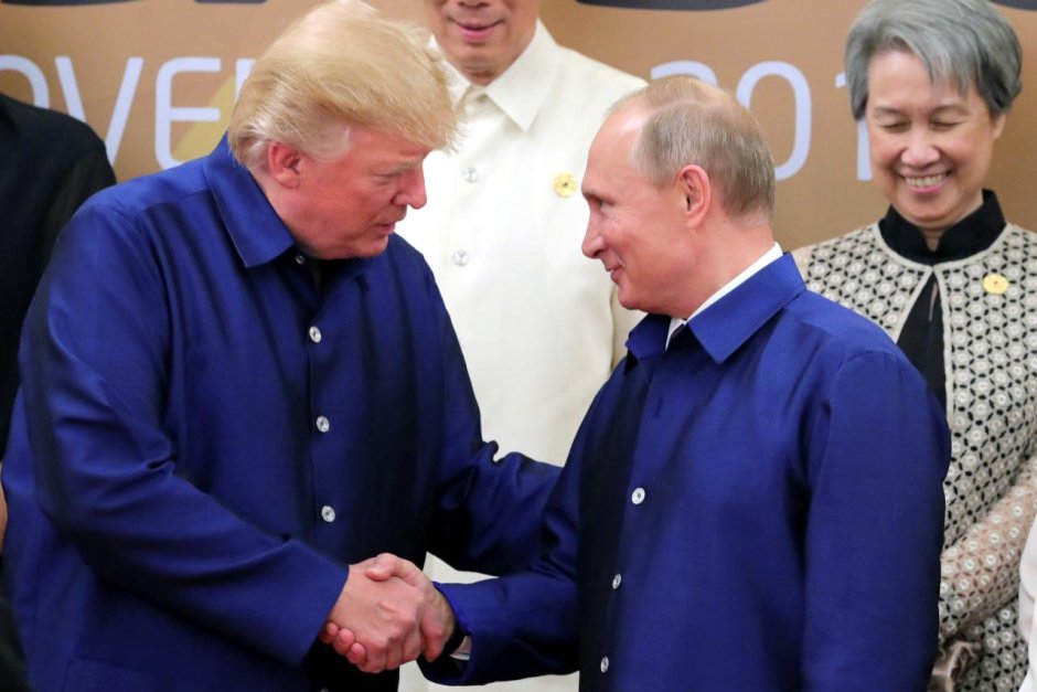 Путин и Тръмп се ръкуваха и размениха няколко думи във Виетнам