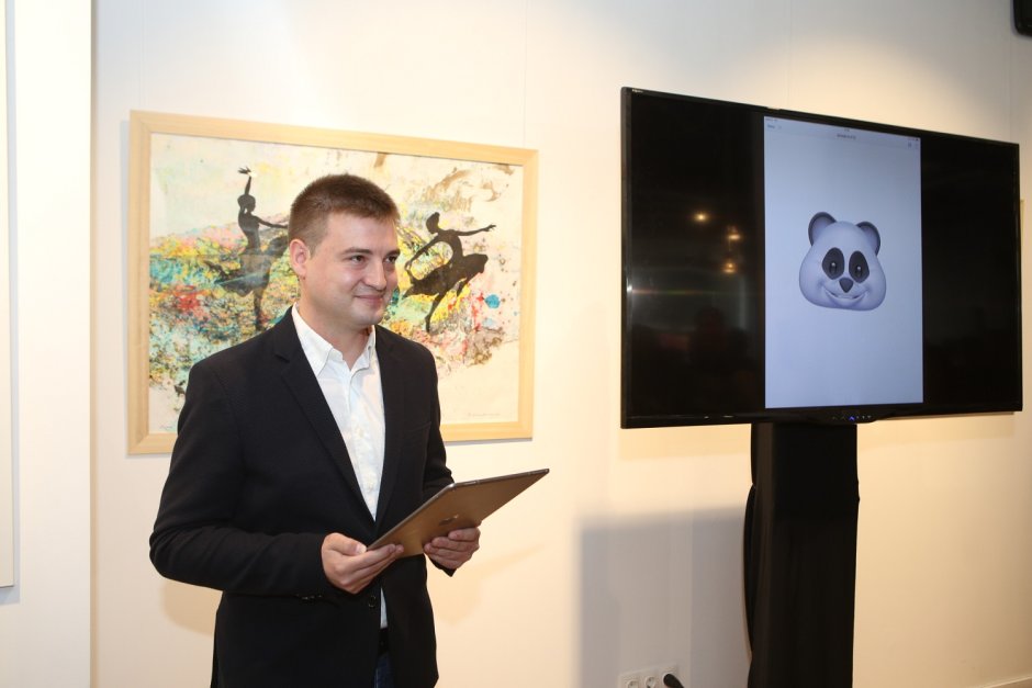 Продуктовият мениджър на Мтел Александър Колев представя възможностите на таблетите