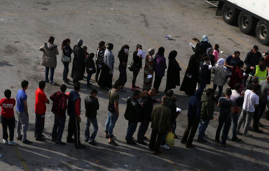 Гръцката полиция попречи на мигранти да се отправят към границата с Македония