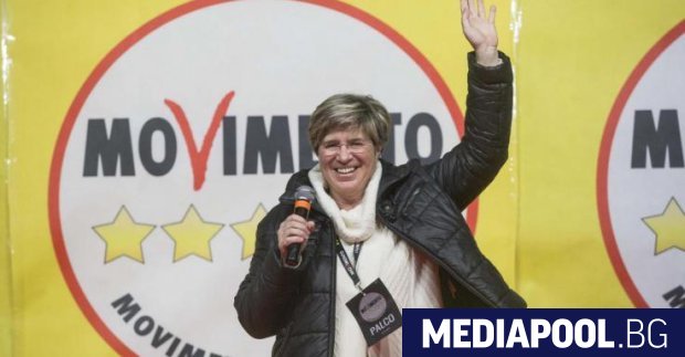 Представителката на Движение 5 звезди Джулиана Ди Пило Италианското популистко