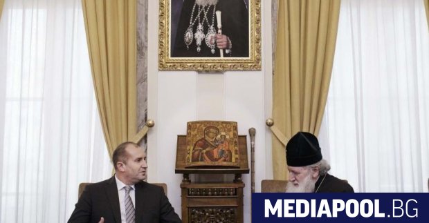 Патриарх Неофит е запознал държавния глава Румен Радев с внесеното