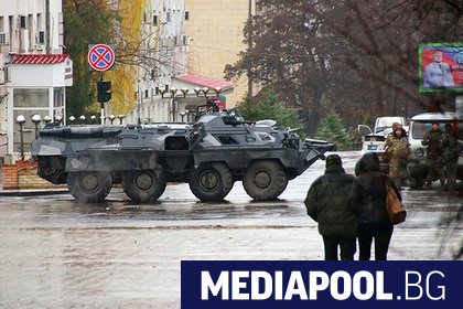 Въоръжени мъже с танкове и други бронирани машини блокираха центъра