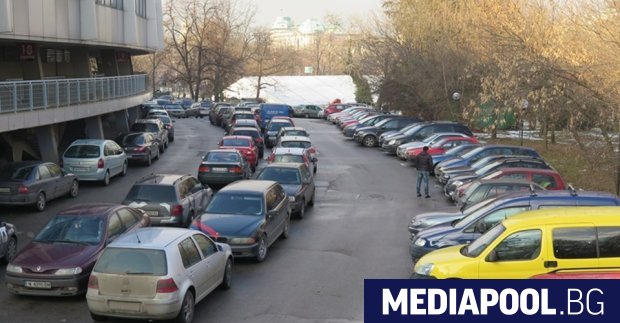 Собствеността на единствения безплатен паркинг в центъра на София като