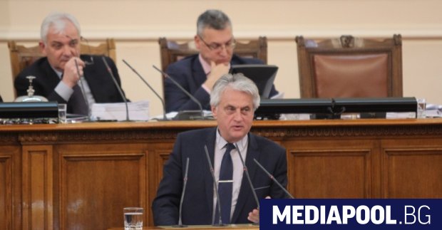 Бойко Рашков говори от трибуната на парламента сн БГНЕС Има