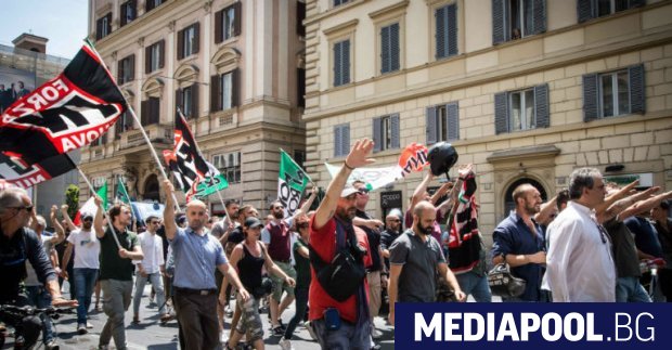 Италианското неофашистко движение Форца нуова Нова сила нападна редакцията на
