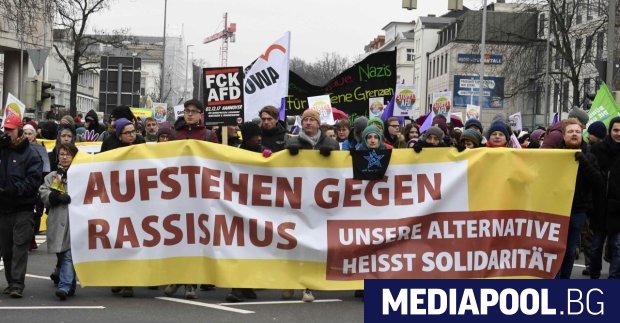 Масови протести срещу Алатерантива за Германия по време на конгреса