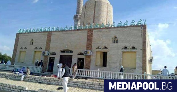 Предварителното разследване на извършения в петък атентат срещу суфитска джамия