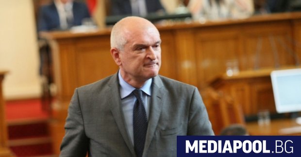 Подалият оставка председател на парламента Димитър Главчев заяви че нито
