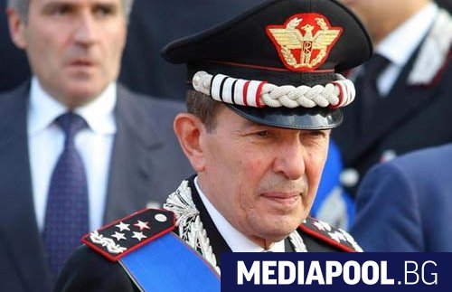 Генерал Леонардо Галители Силвио Берлускони намекна, че генерал от италианските
