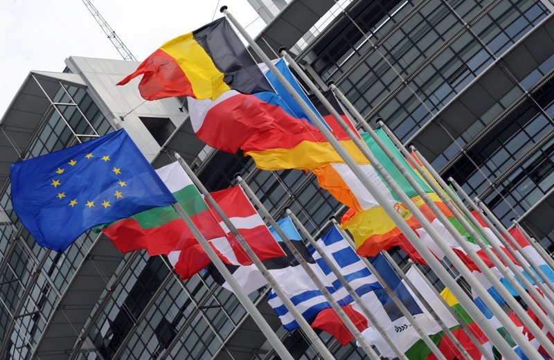 ЕК ще подпомага финансово държавите, които се стремят към еврозоната