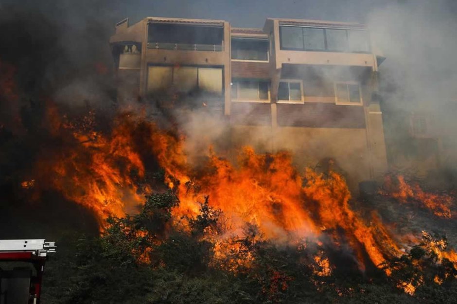 Над 180 000 евакуирани заради пожари в Калифорния