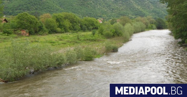 Труп на мъж е открит в реката край село Владо