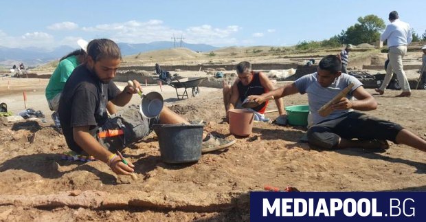 Четири института на БАН Факултетът по журналистика и Историческият факултет