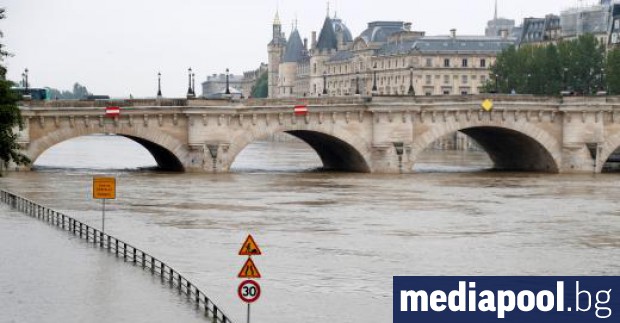 Сена заля крайбрежни улици през 2016 година Улици и тротоари