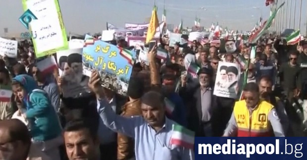 Десетки хиляди демонстранти подкрепящи режима се събраха в сряда в